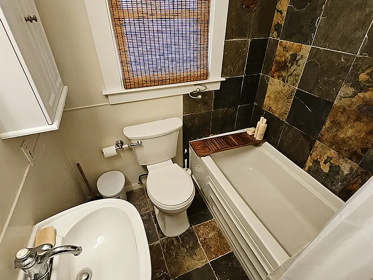1208 Emmons Ave — Photo 15