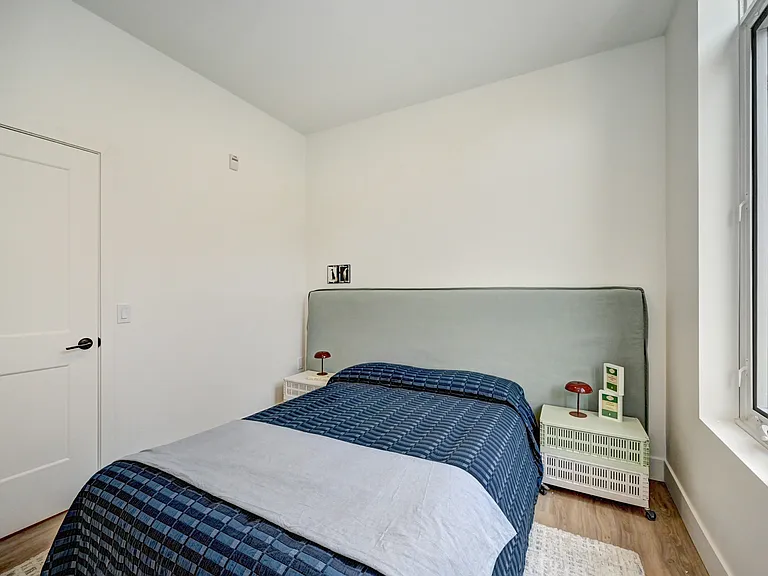 415 Duke St W — Photo 38