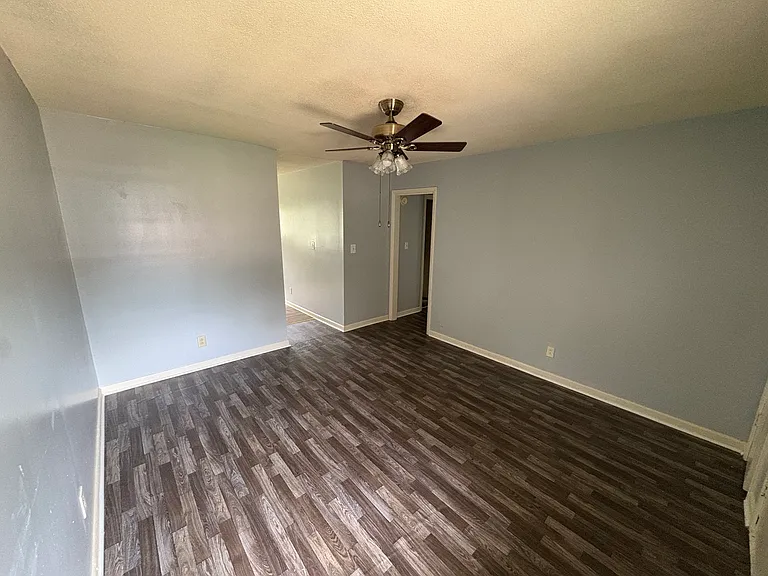 937 Kings Rd #B — Photo 1