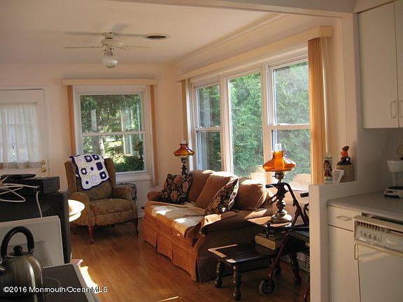 3rd image of 21 Brakenbury Dr