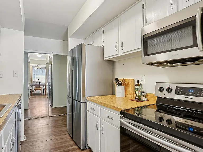 1920 Valley Dr #1920 — Photo 1