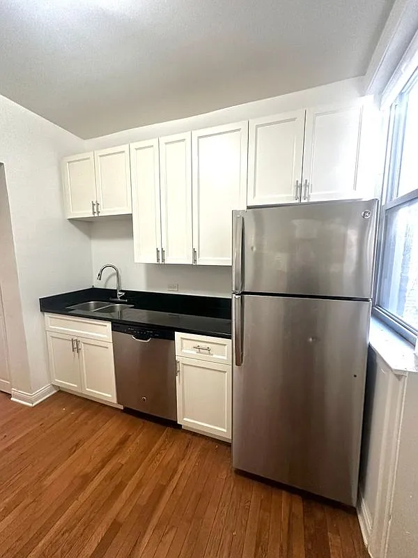 2 bed, 1.5 bath, 950 sqft, $2,300 — Photo 1
