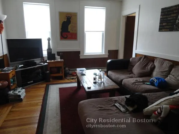 53 W 7th St, Boston, MA