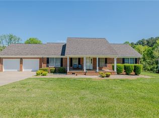 3917 Longmeadow Dr, Mebane, NC 27302