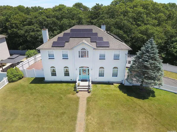 131 4th Avenue, Holtsville, NY 11742