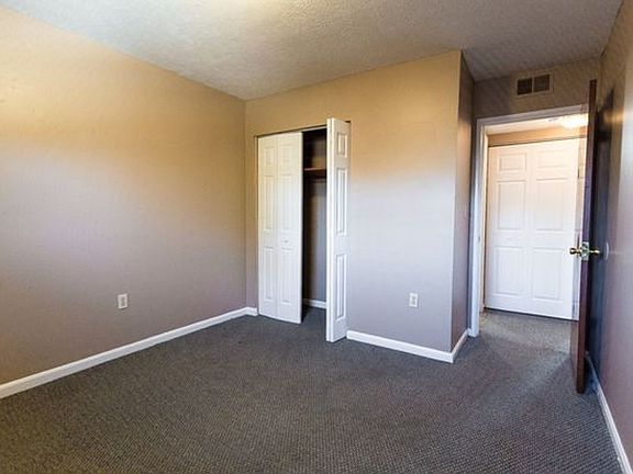 4th image of 4904 Saddlebrook Ln APT 4