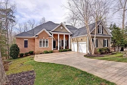160 Broadmoor