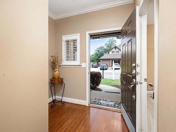 4th image of 337 Creekside Ln