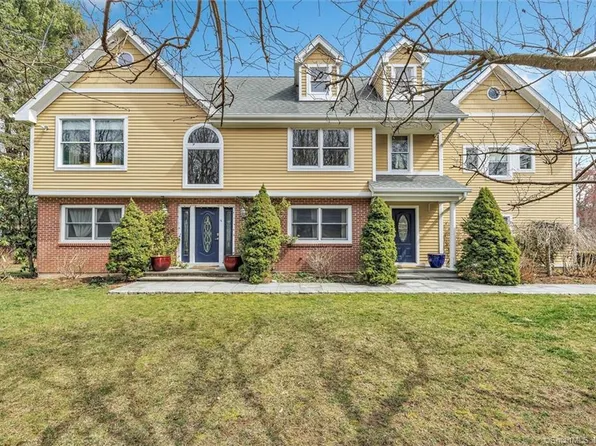 4 Coachmans Court, Norwalk, CT 06850