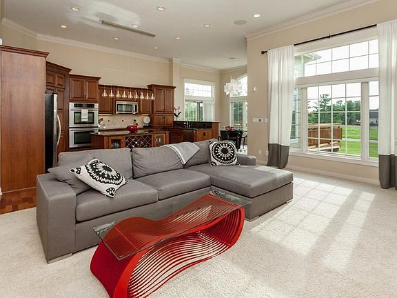 4th image of 838 Burr Oaks Dr