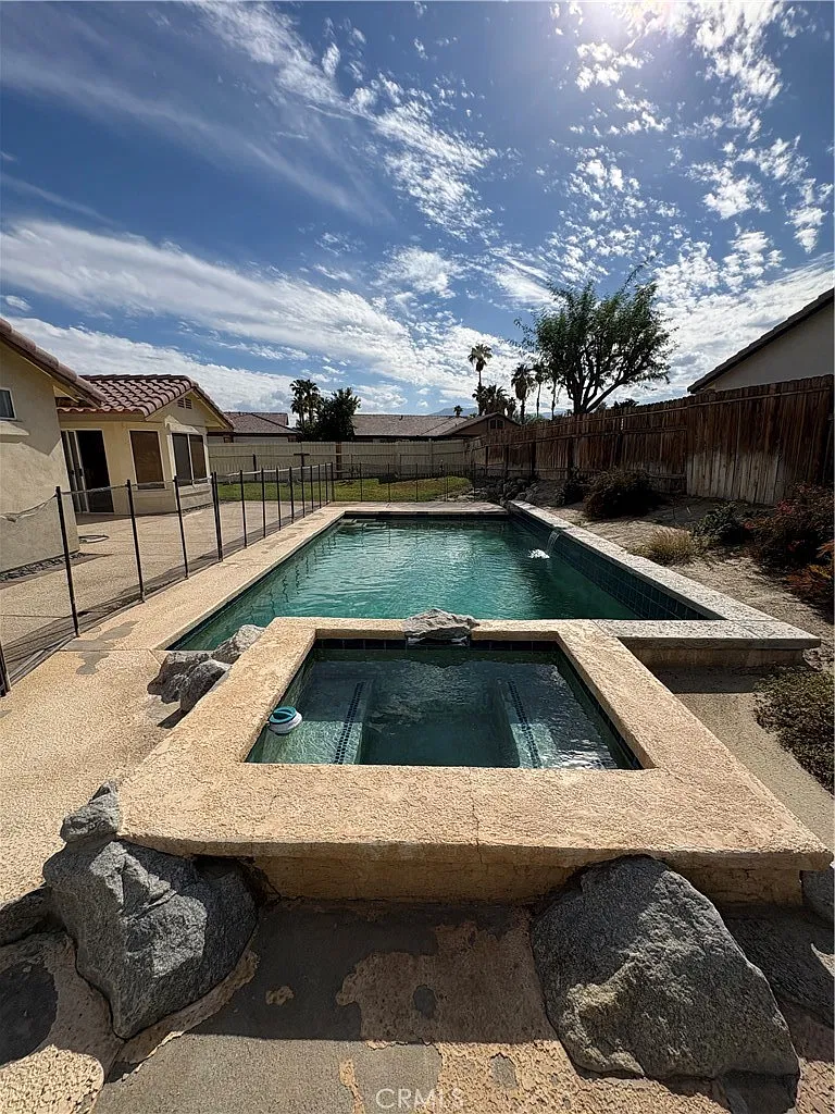4 bed, 1887 sqft, $3,900 — Photo 2