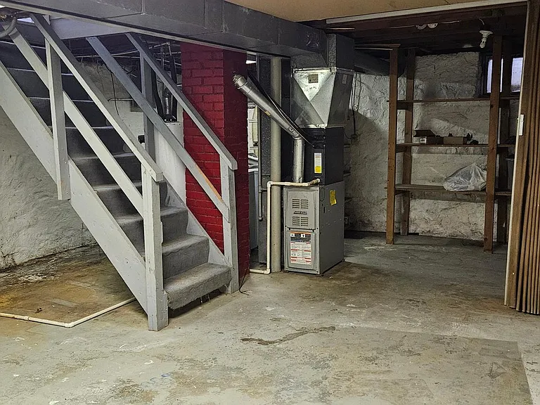 1120 NE Chester Ave — Photo 12