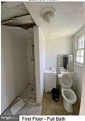 5th image of 49 Oak St
