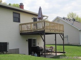 32 Islander Dr, Brighton, IL 62012