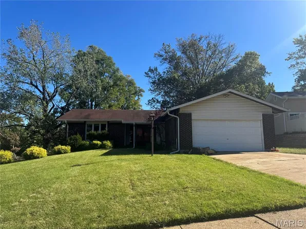 6322 Sandycreek Dr, Florissant, MO 63033