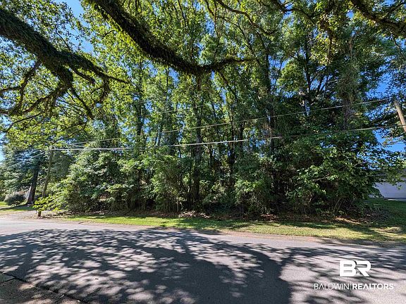 2nd image of 136 Fairway Dr
