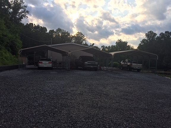 3rd image of 811-813 S Highway 340
