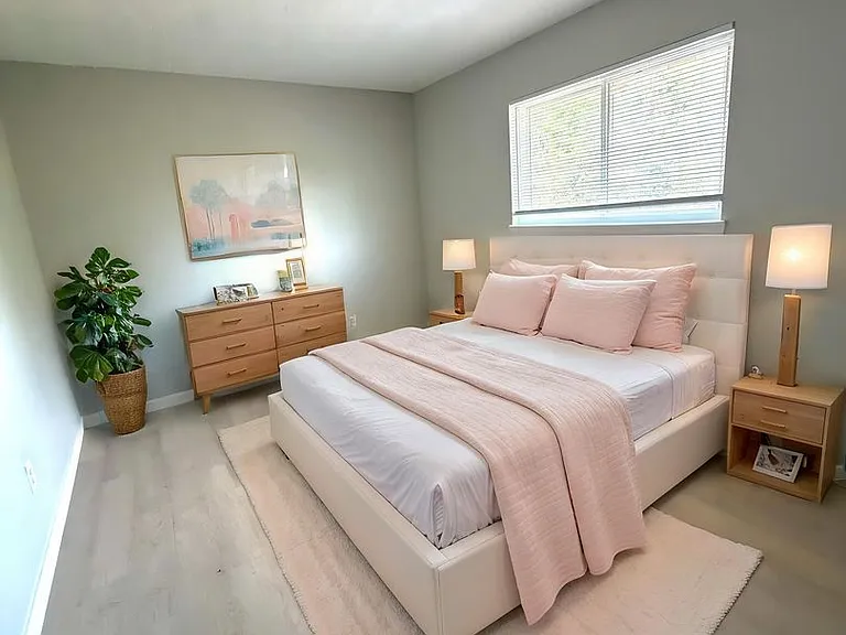 Westwind Apartments — Photo 22