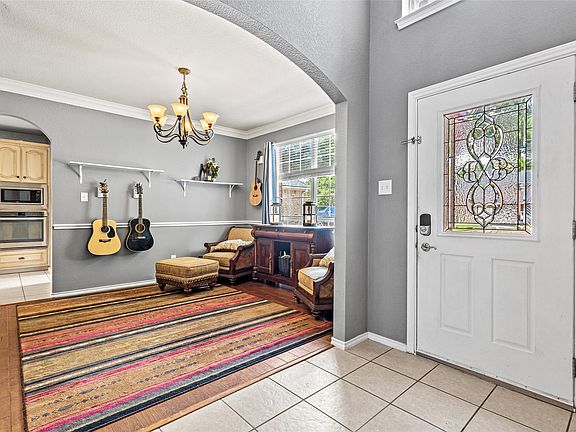 5th image of 2715 Forest Lake Dr