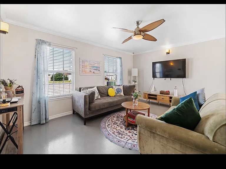 813 Oriole St — Photo 5