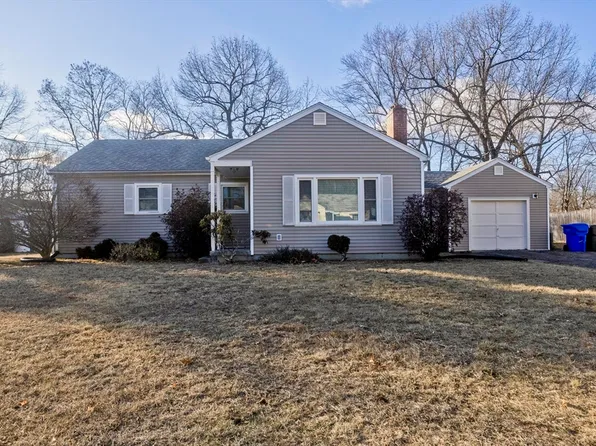26 Jonquil Dr, Springfield, MA 01119