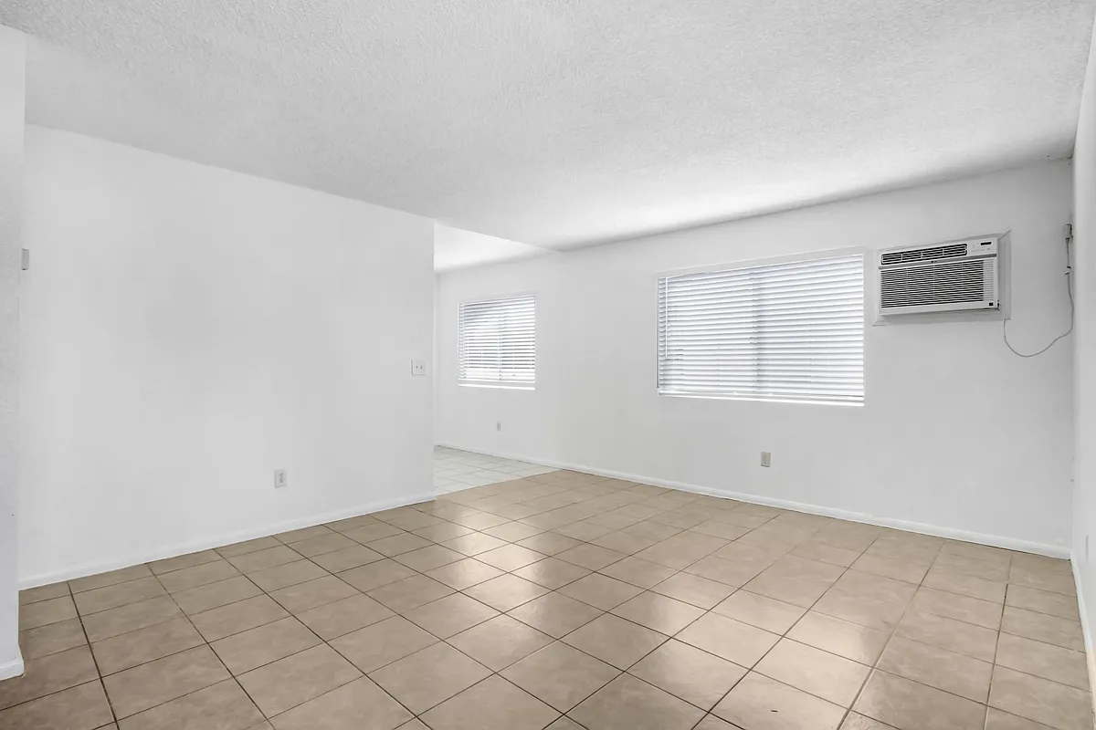 Building Photo - 4039 Lorraine Dr #2
