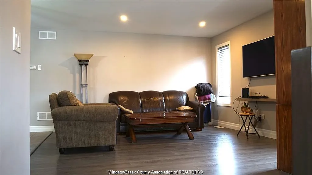 3 bed, $2,750 — Photo 2