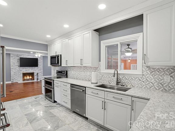5th image of 2637 Armstrong Cir