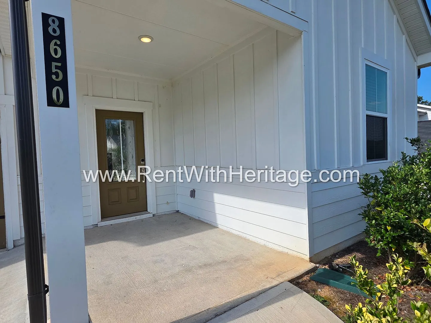 Gorgeous New Modern Home / 5bd/ 3/ba/ Upgrades Galore / Popular Ashley Falls Subdivision/ Great L... — Photo 4