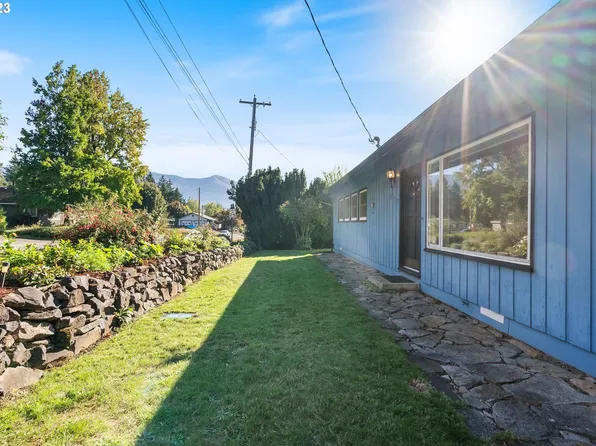 477 NW Chesser Rd, Stevenson, WA 98648