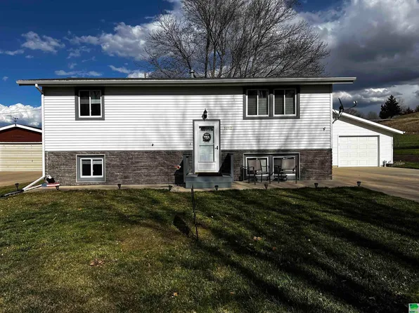 1012 Pilot Ave, Cherokee, IA 51012