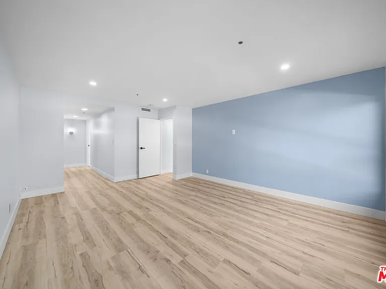 727 S Ardmore Ave #108 — Photo 23