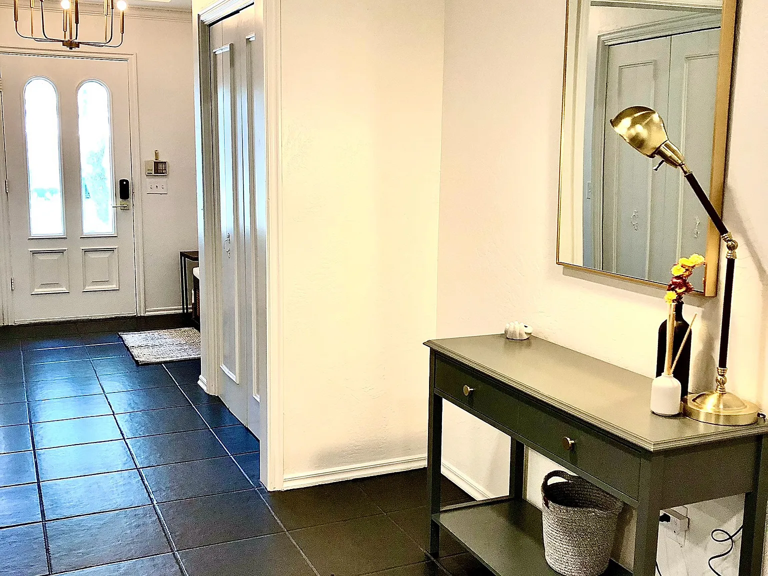 3 bed, 2.5 bath, 2200 sqft, $2,100 — Photo 4