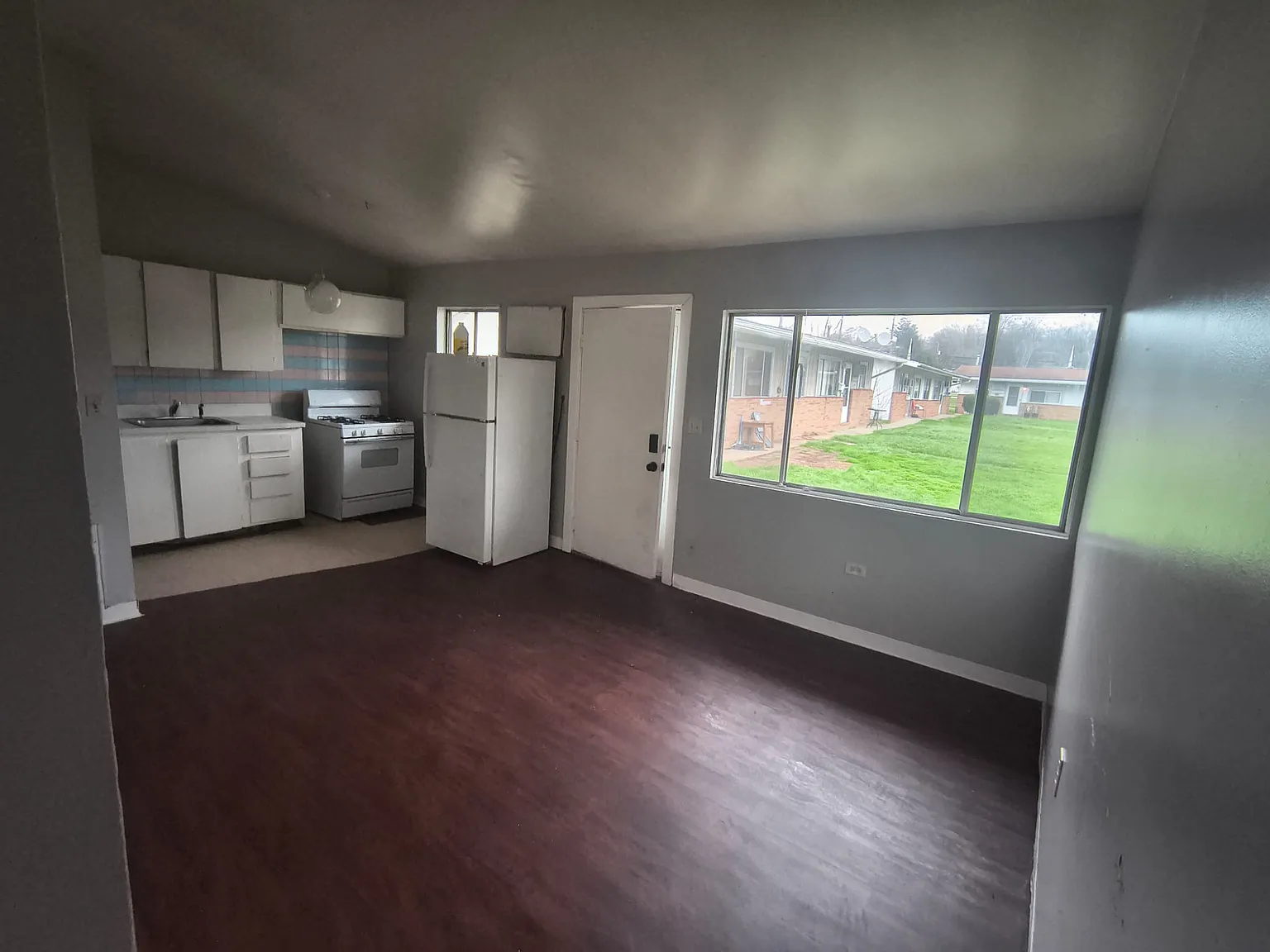 2 bed, $825 — Photo 2