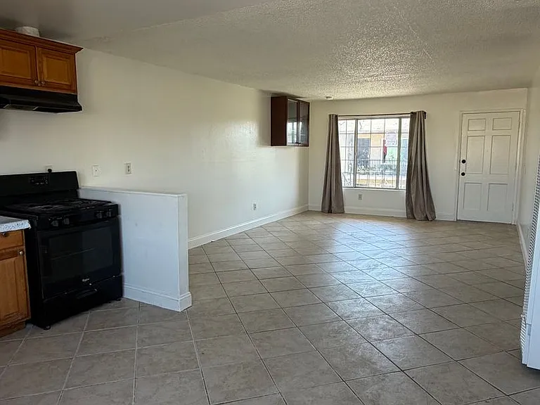 7782 Mandrell Dr — Photo 4