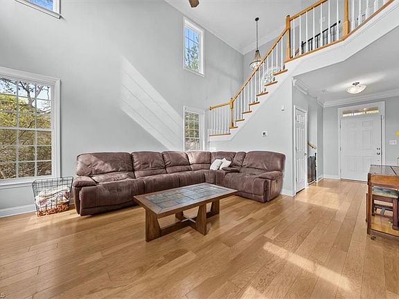3rd image of 197 Maplewood Dr