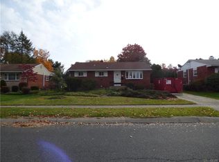 874 Poplar Rd, Hellertown, PA 18055