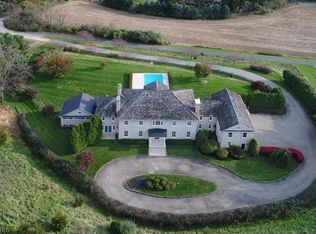 20 Hill And Dale Rd, Tewksbury, NJ 08833