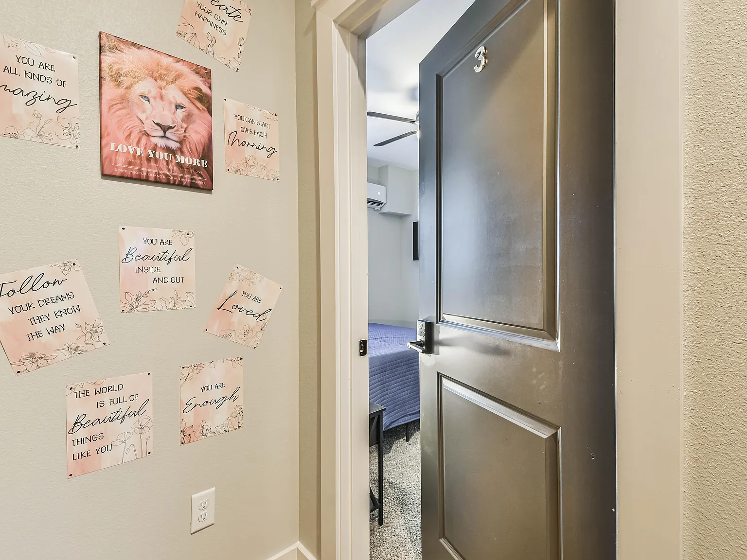 4 bed, 5.0 bath, 1600 sqft, $992 — Photo 2