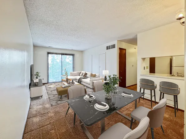 515 S 4th St, Ames, IA