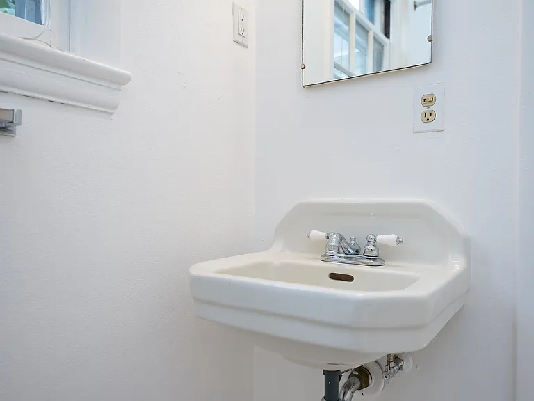 5495 NE Sandycrest Ter #3 — Photo 18