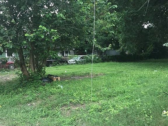 2nd image of 922 W Little York Rd