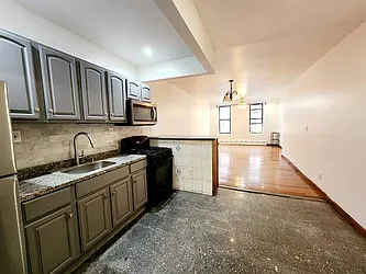 4814 5th Avenue, #2