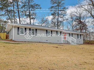 190 Pineview Dr, Lawrenceville, GA 30046