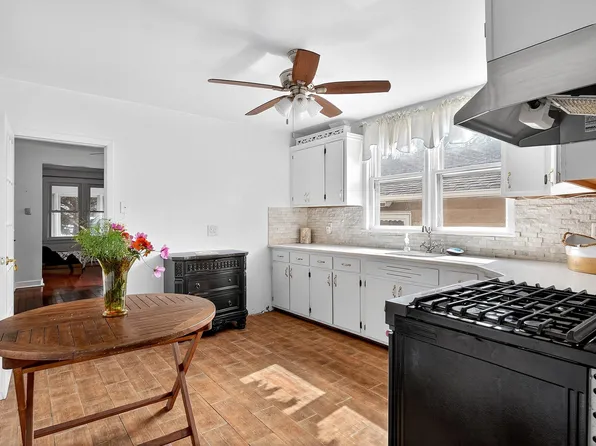 687 Avenue East image 25 of 32