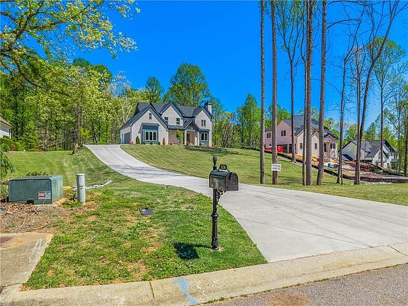4th image of 1136 Lexington Ridge Rd