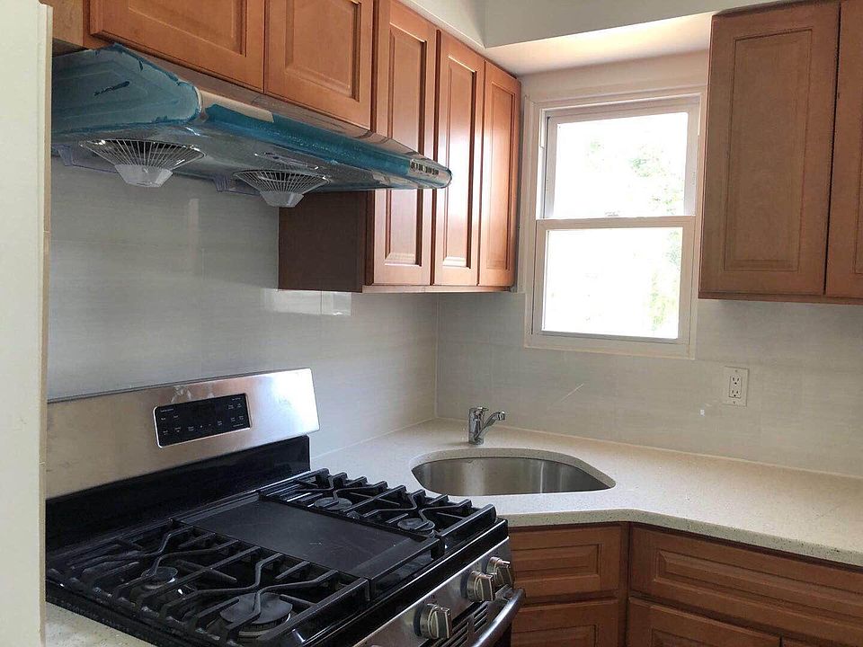 2nd image of 517 124th St
