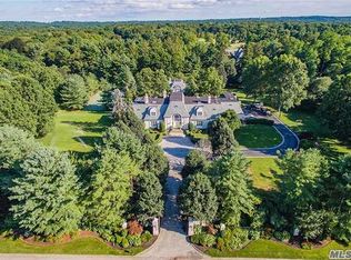 4 Colonial Dr, Glen Head, NY