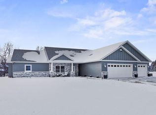 804 Mitchell Ct, Glencoe, MN 55336