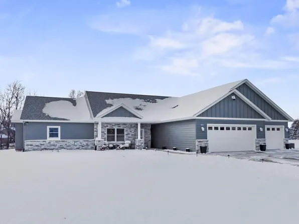 804 Mitchell Ct, Glencoe, MN 55336